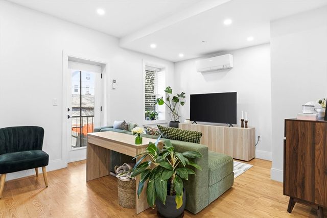 120 Bremen St 1, Boston, MA 02128