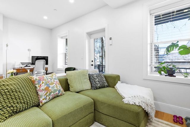 120 Bremen St 1, Boston, MA 02128