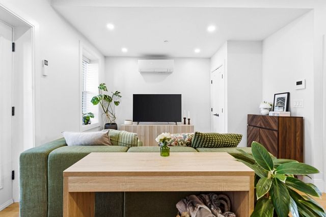 120 Bremen St 1, Boston, MA 02128