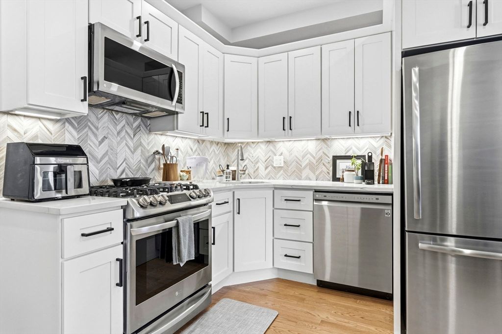 120 Bremen St 1, Boston, MA 02128