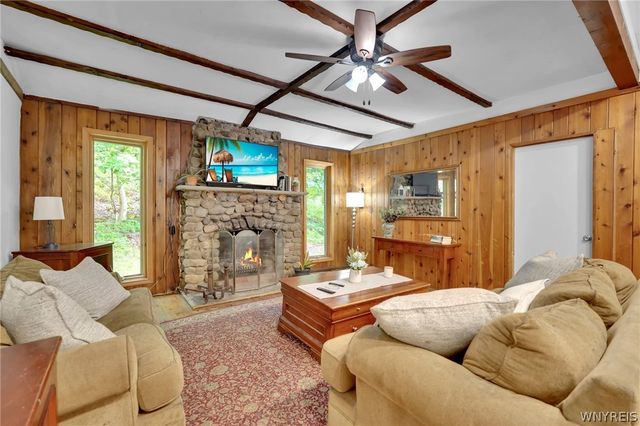 7126 Boston Cross Road E, Boston, NY 14025
