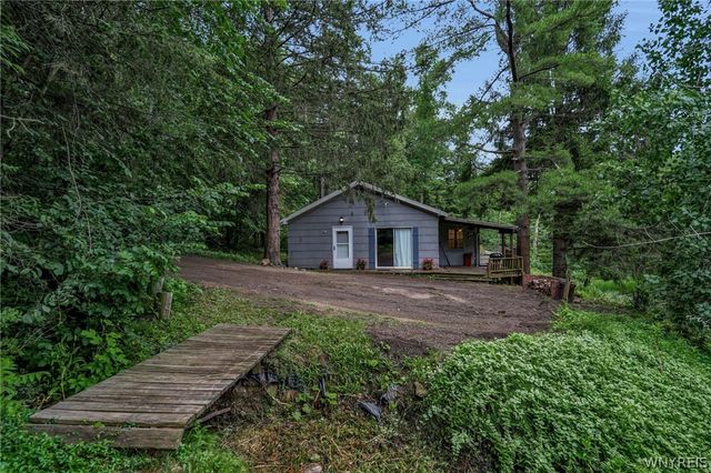 7126 Boston Cross Road E, Boston, NY 14025