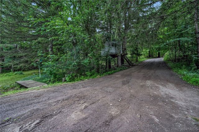 7126 Boston Cross Road E, Boston, NY 14025