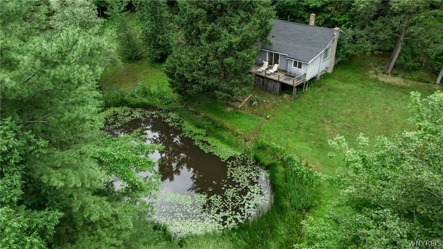 7126 Boston Cross Road E, Boston, NY 14025