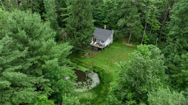 7126 Boston Cross Road E, Boston, NY 14025