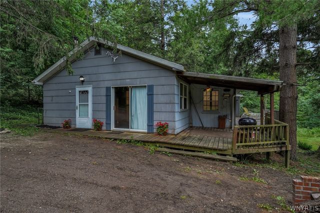 7126 Boston Cross Road E, Boston, NY 14025