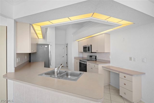 4416 SE 10th PL, Cape Coral, FL 33904