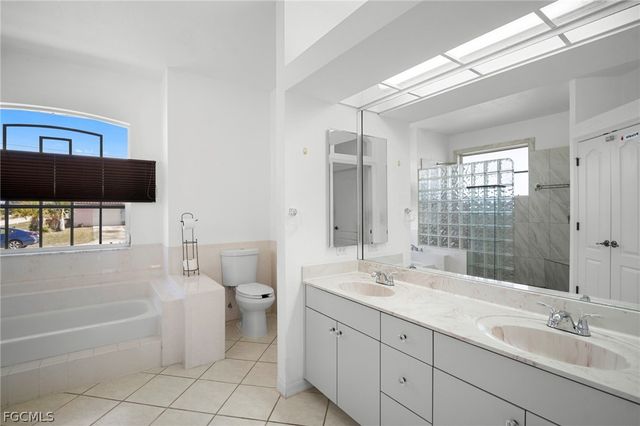 4416 SE 10th PL, Cape Coral, FL 33904