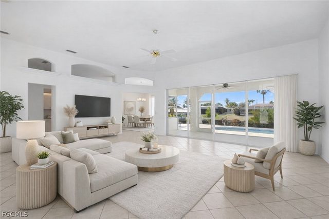 4416 SE 10th PL, Cape Coral, FL 33904