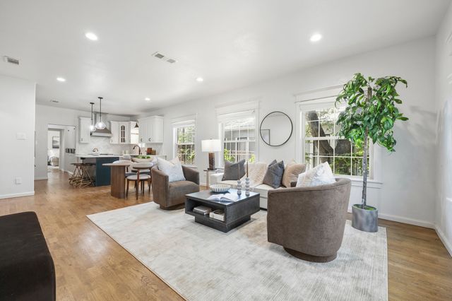 815 Turner Avenue, Dallas, TX 75208