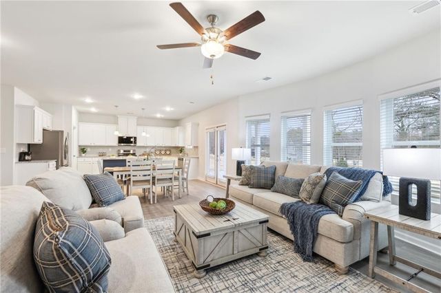 1492 Stephens View Drive, Loganville, GA 30052