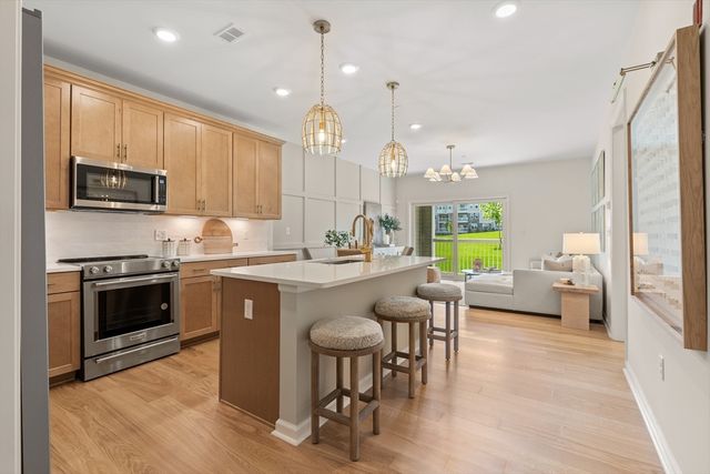 5 Peters Farm Way 209, Westborough, MA 01581