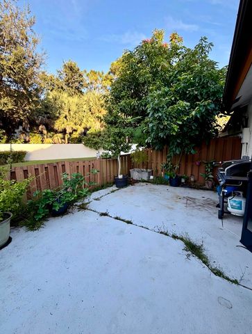 1270 PARKSIDE GREEN Drive D, Greenacres, FL 33415