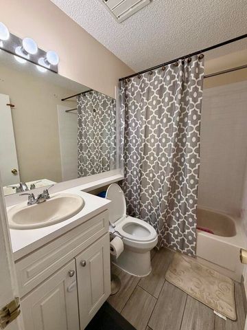 1270 PARKSIDE GREEN Drive D, Greenacres, FL 33415