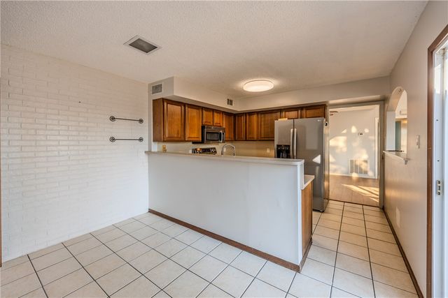 2002 South Lubbock Street, Brenham, TX 77833