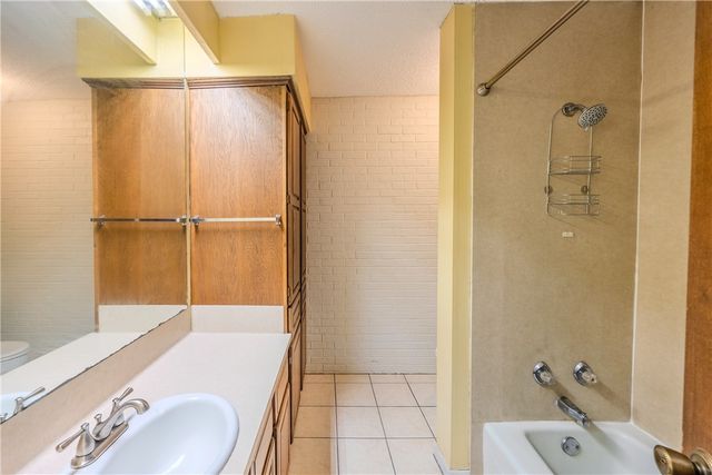 2002 South Lubbock Street, Brenham, TX 77833