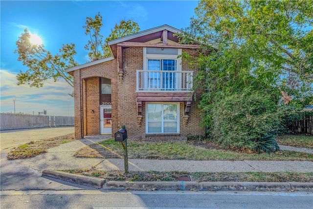 2002 South Lubbock Street, Brenham, TX 77833