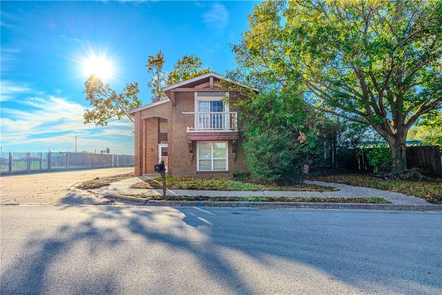 2002 South Lubbock Street, Brenham, TX 77833