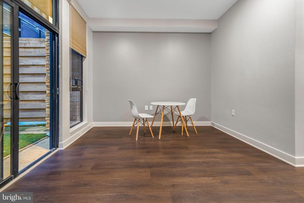 Image 10 of property listing at 1320 FENWICK LN #7, Silver Spring, MD 20910