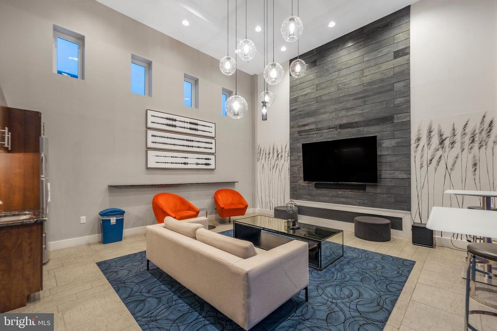 Image 30 of property listing at 1320 FENWICK LN #7, Silver Spring, MD 20910