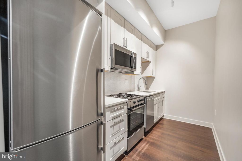 Image 7 of property listing at 1320 FENWICK LN #7, Silver Spring, MD 20910