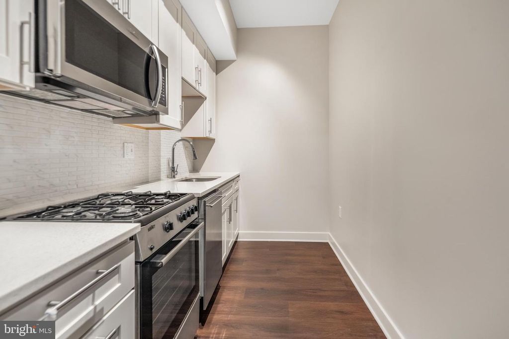 Image 8 of property listing at 1320 FENWICK LN #7, Silver Spring, MD 20910