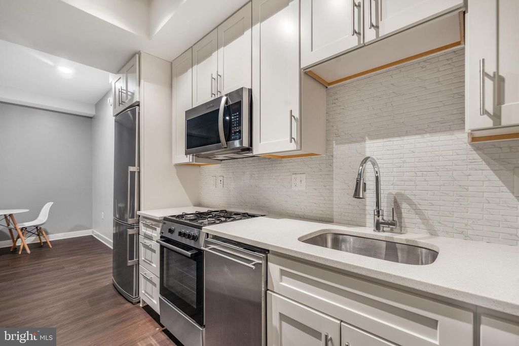 Image 9 of property listing at 1320 FENWICK LN #7, Silver Spring, MD 20910