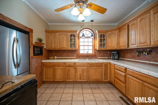 1426 N MAIN Street, Lewistown, IL 61542