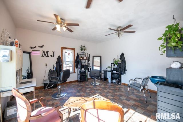 1426 N MAIN Street, Lewistown, IL 61542