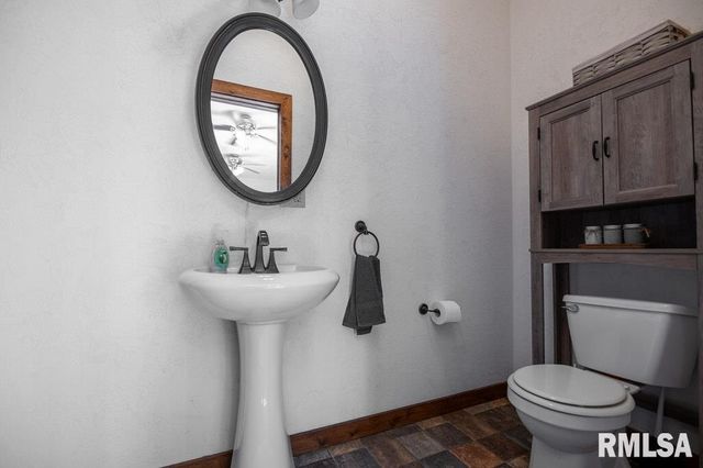 1426 N MAIN Street, Lewistown, IL 61542