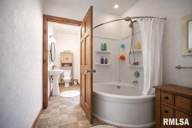 1426 N MAIN Street, Lewistown, IL 61542