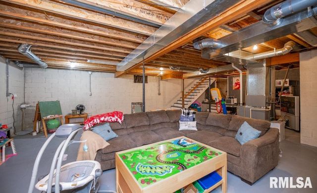 1426 N MAIN Street, Lewistown, IL 61542