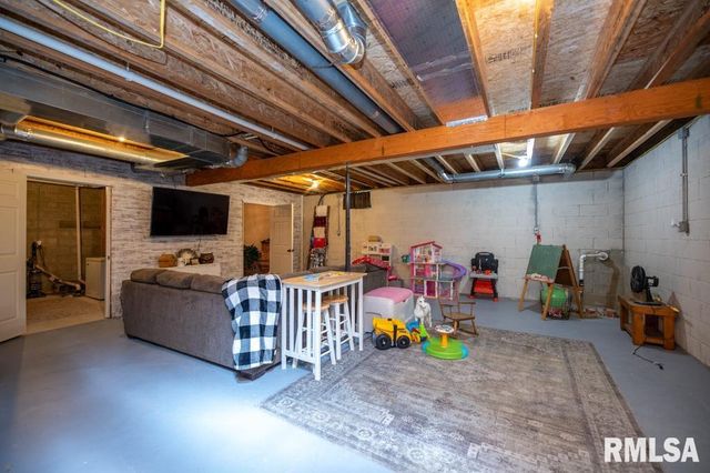 1426 N MAIN Street, Lewistown, IL 61542