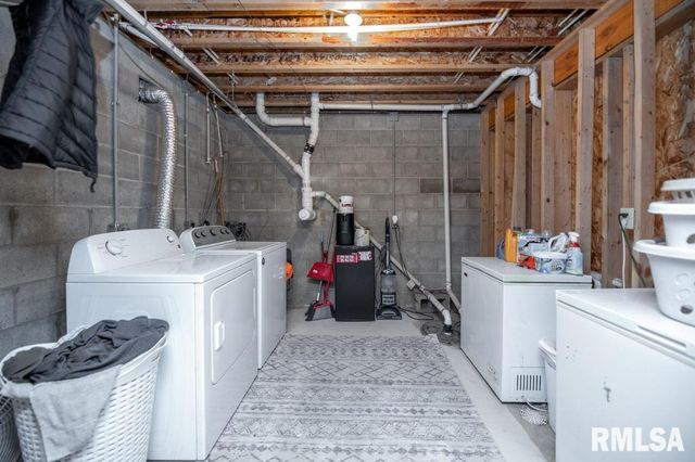 1426 N MAIN Street, Lewistown, IL 61542