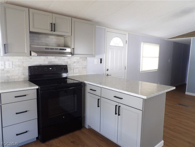 113 Lantern LN, North Fort Myers, FL 33917