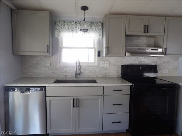 113 Lantern LN, North Fort Myers, FL 33917