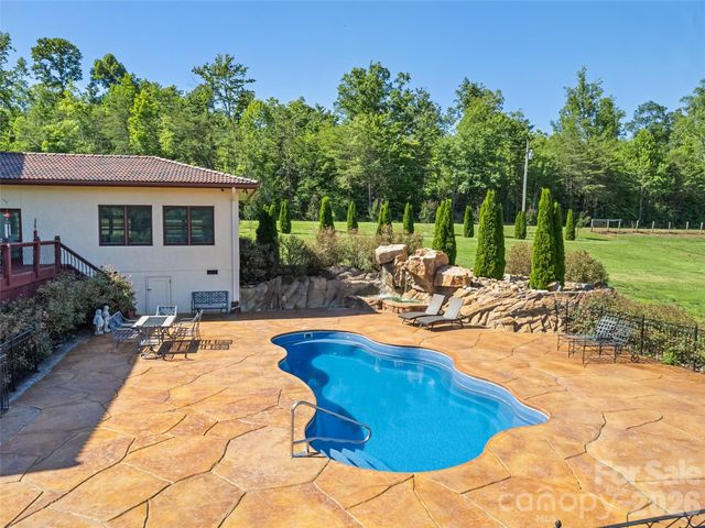 1418 Landis Lane, Nebo, NC 28761