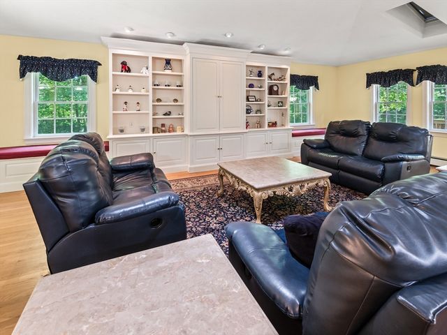 14 Running Brook Cir, Ashland, MA 01721