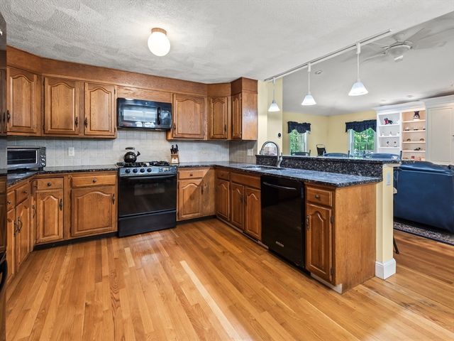 14 Running Brook Cir, Ashland, MA 01721