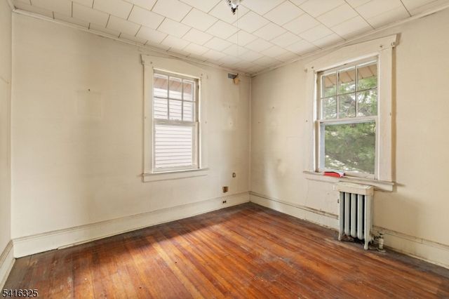 520 Rutherford Ave, Lyndhurst Twp., NJ 07071