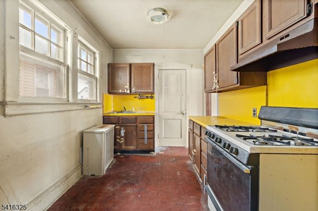 520 Rutherford Ave, Lyndhurst Twp., NJ 07071