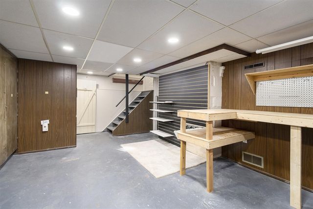 1914 Brentwood Avenue, Kalamazoo, MI 49008