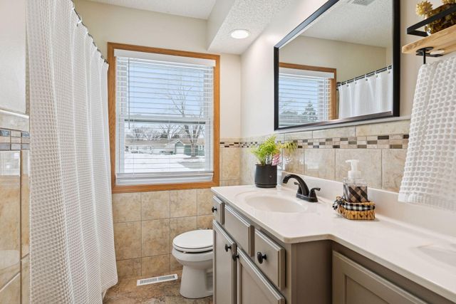 924 Marlboro Court NE, Spring Lake Park, MN 55432
