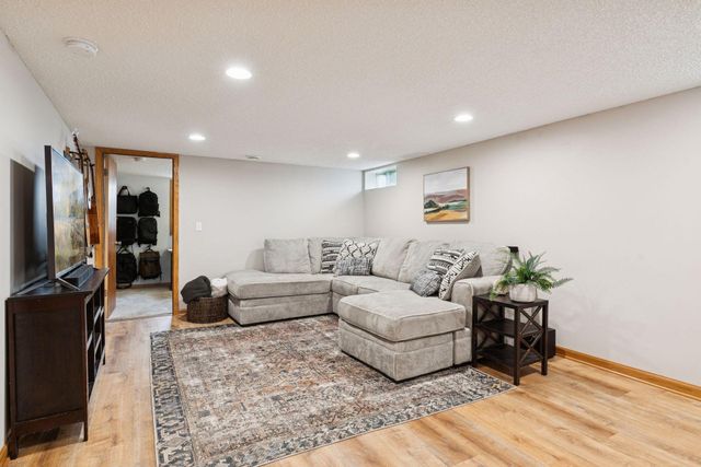 924 Marlboro Court NE, Spring Lake Park, MN 55432
