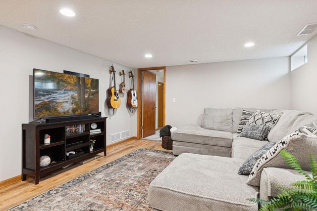 924 Marlboro Court NE, Spring Lake Park, MN 55432