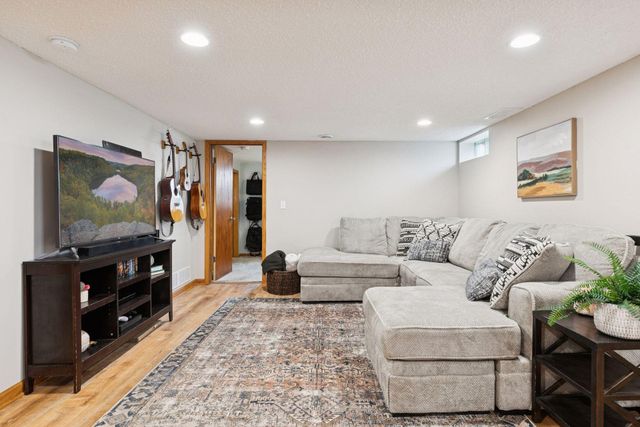 924 Marlboro Court NE, Spring Lake Park, MN 55432