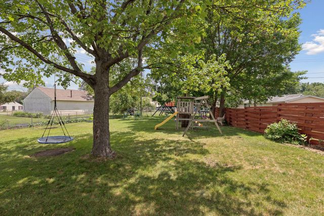 924 Marlboro Court NE, Spring Lake Park, MN 55432