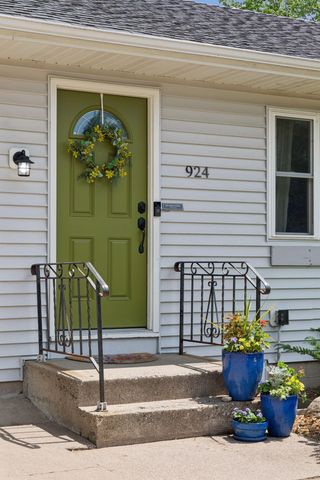 924 Marlboro Court NE, Spring Lake Park, MN 55432