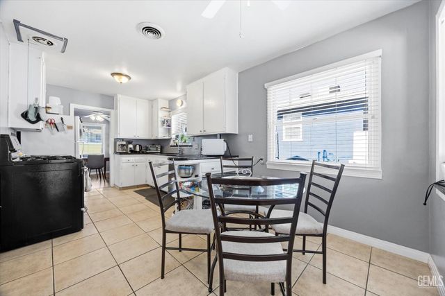 2617 College Avenue, Bakersfield, CA 93306