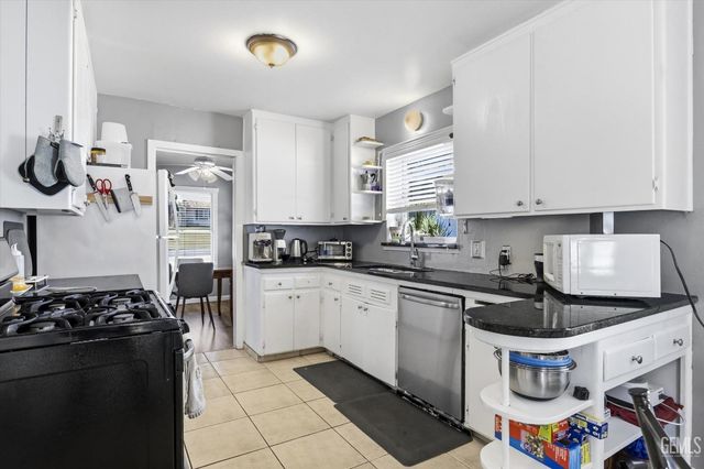 2617 College Avenue, Bakersfield, CA 93306